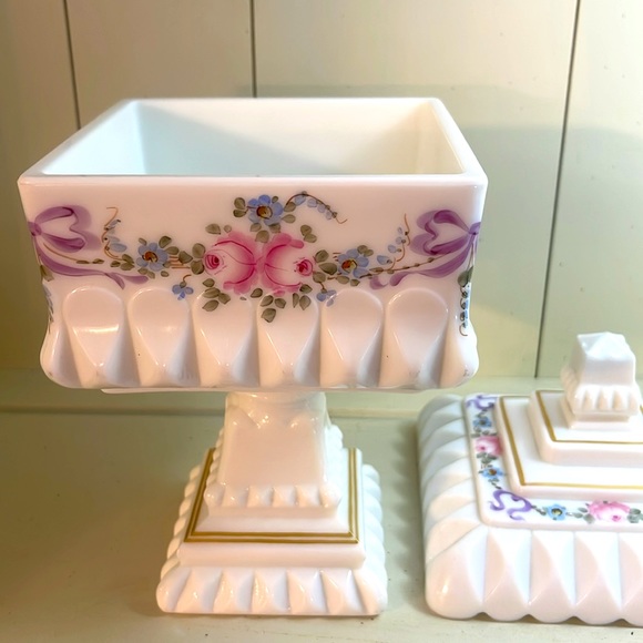 Westmoreland Milk Glass Roses and Bows Covered Compote Candy Pedestal Dish - Picture 6 of 6